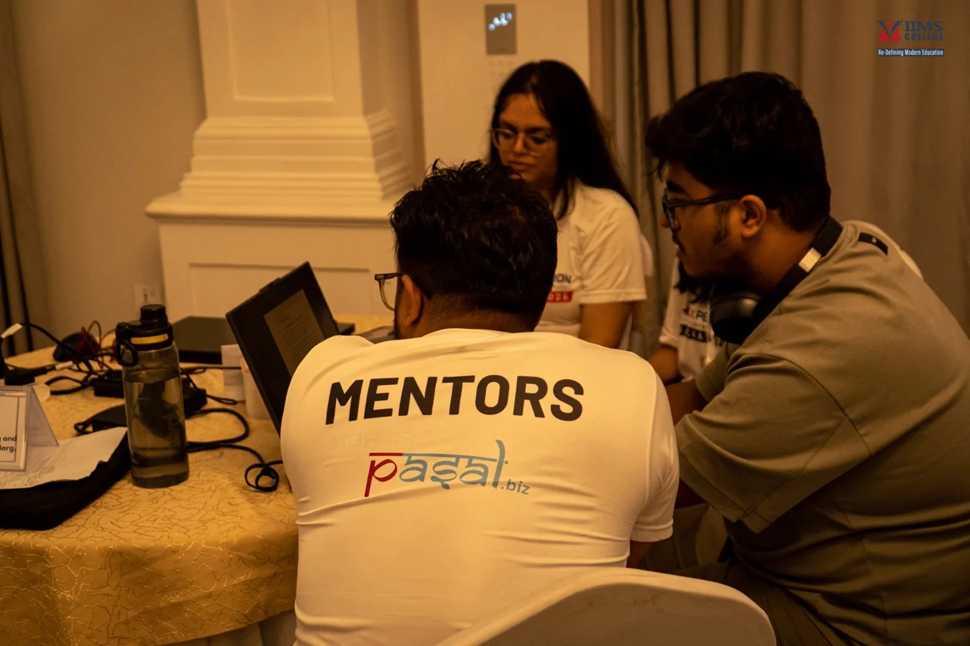 A mentor supporting participants during a technical session